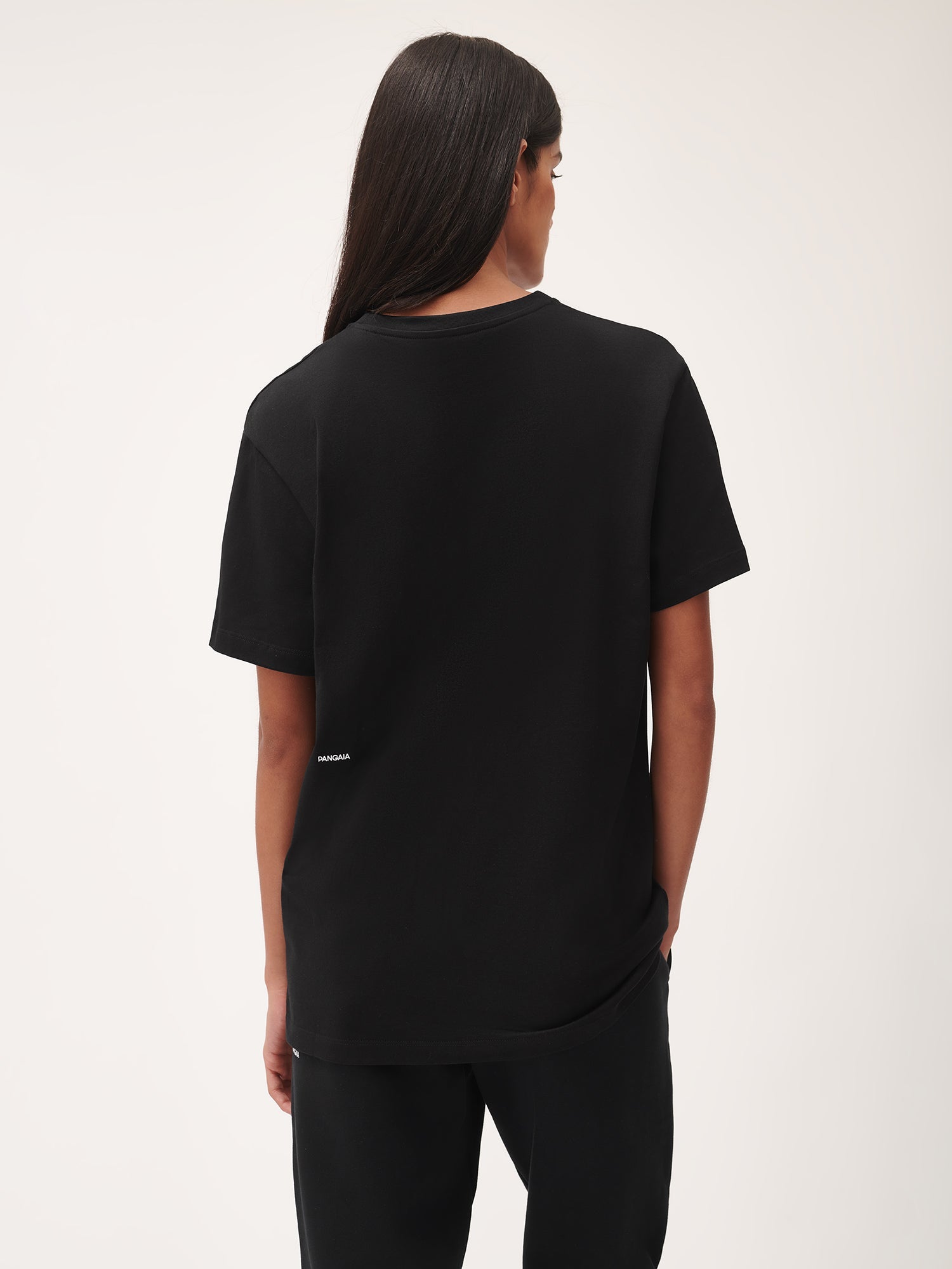365_T-Shirt_Black_female-4