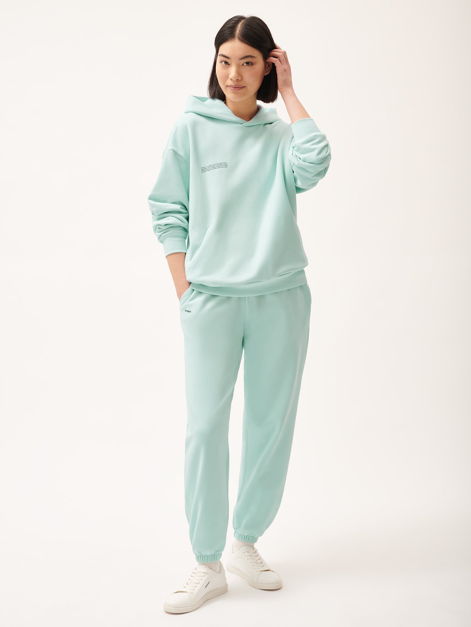 Analyzing image 365_Track_Pants_Reflect_Blue_female-1