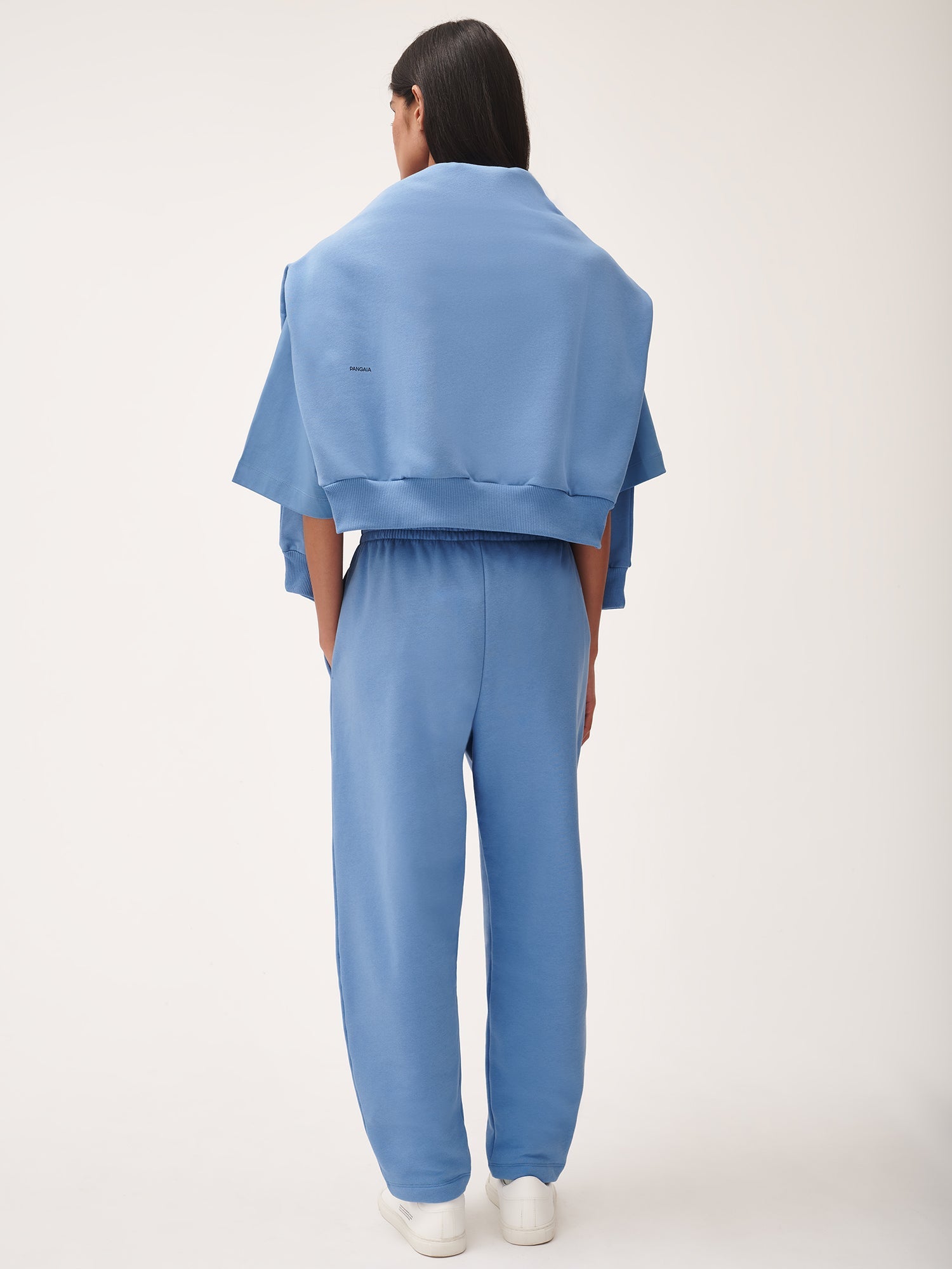 DNA_Barrel_Leg_Trackpants_Summit_Blue_female-2