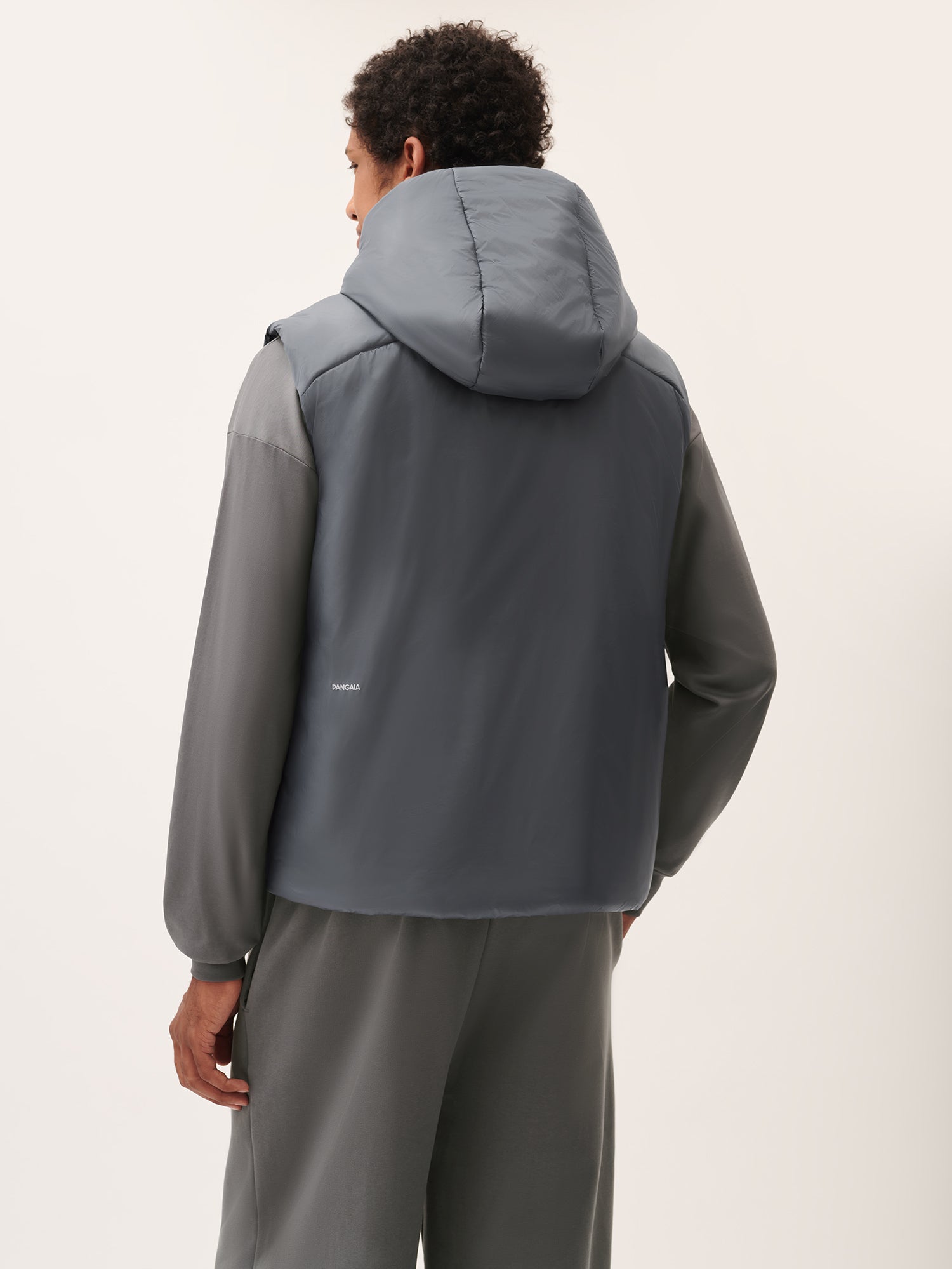 DNA_Flower_Warmth_Gilet_Atmosphere_Grey_Male