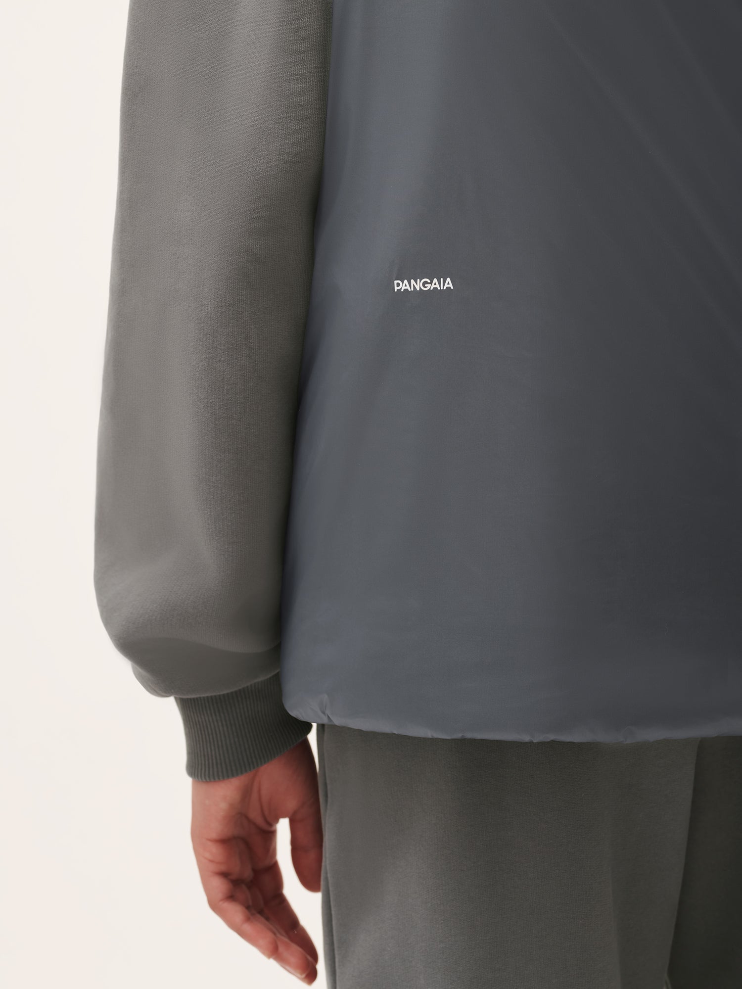 DNA_Flower_Warmth_Gilet_Atmosphere_Grey
