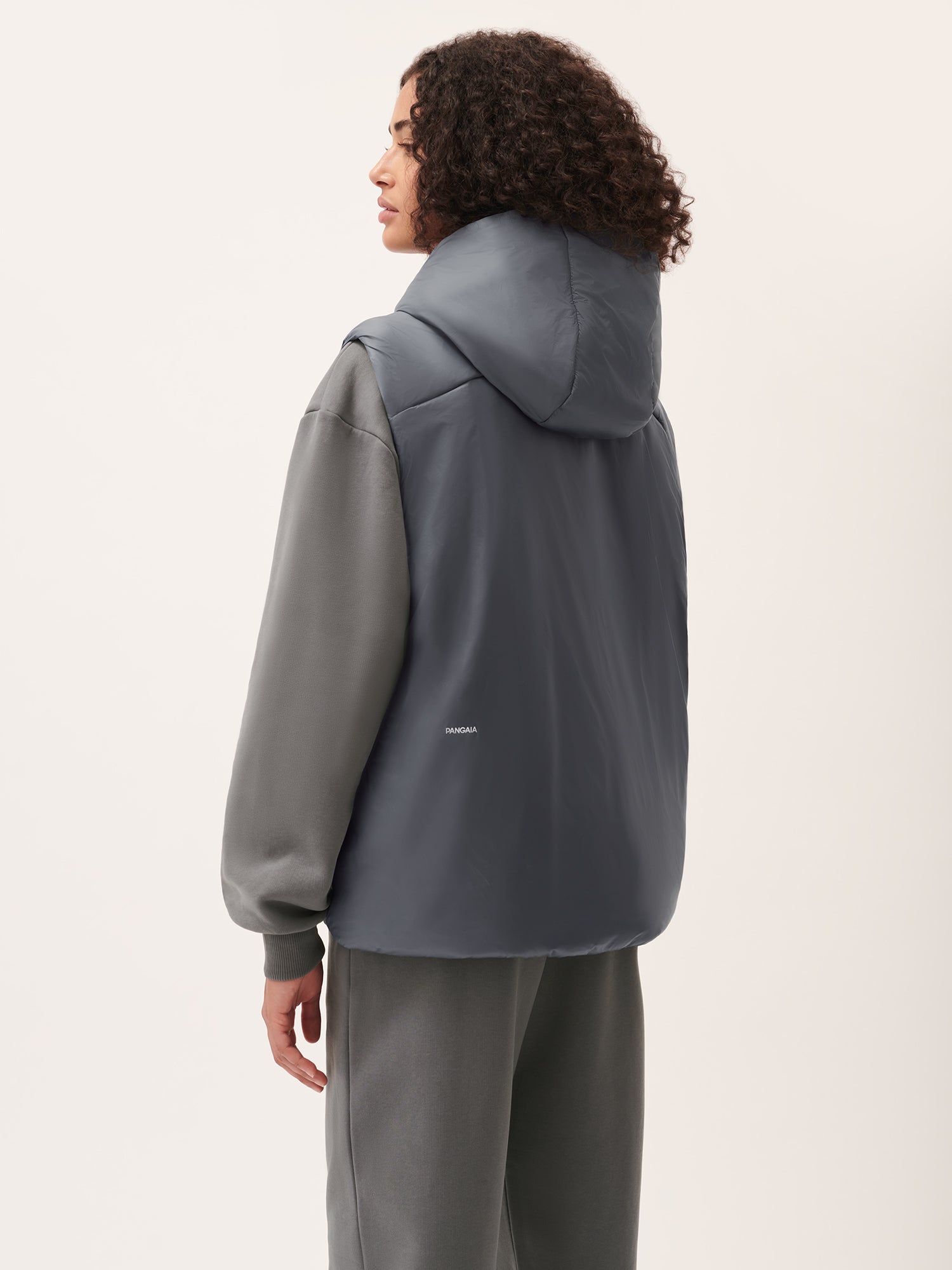 DNA_Flower_Warmth_Gilet__Atmosphere_Grey_female