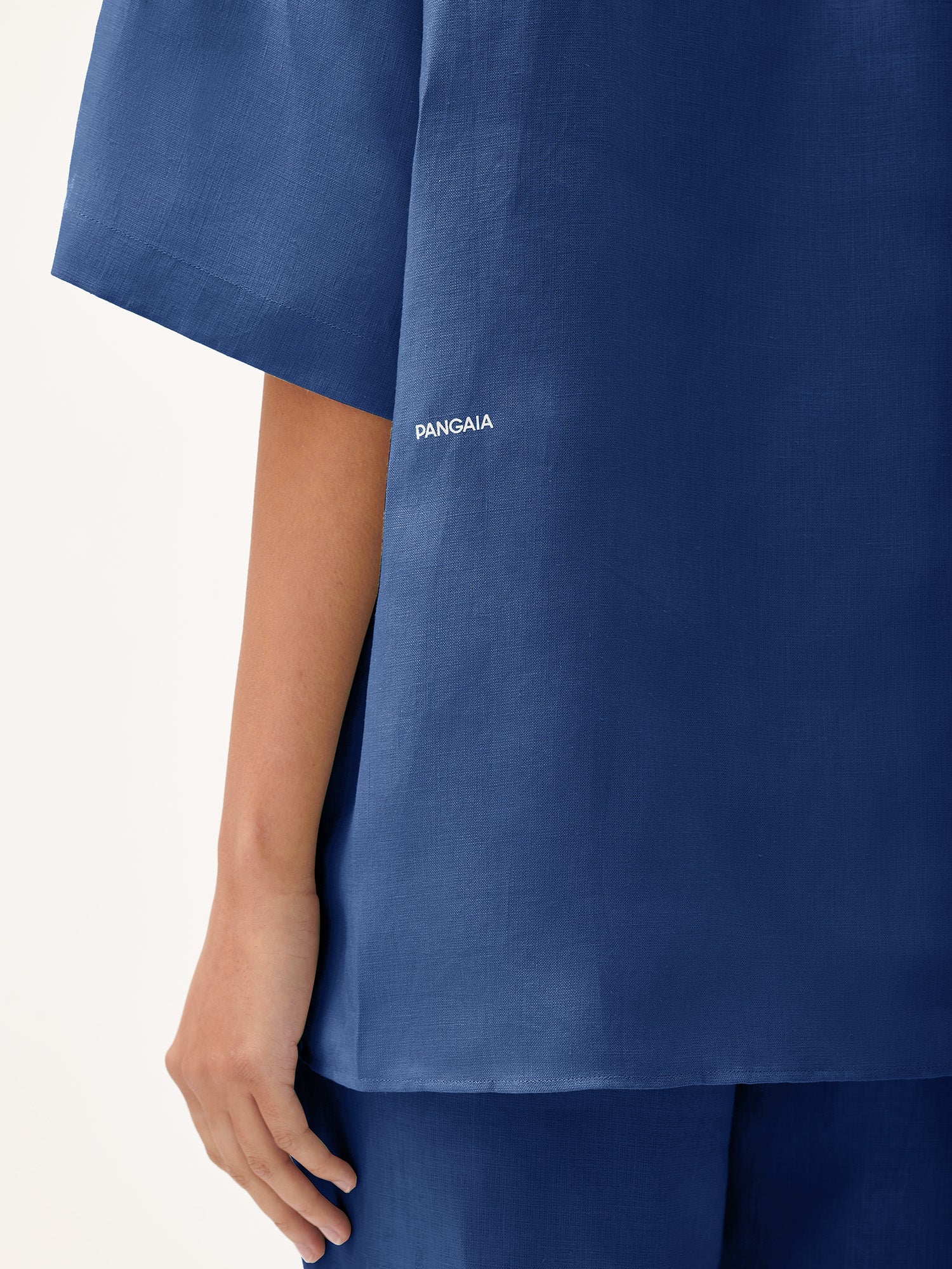 dna-linen-camp-collar-shirt-lapis-blue-female-6