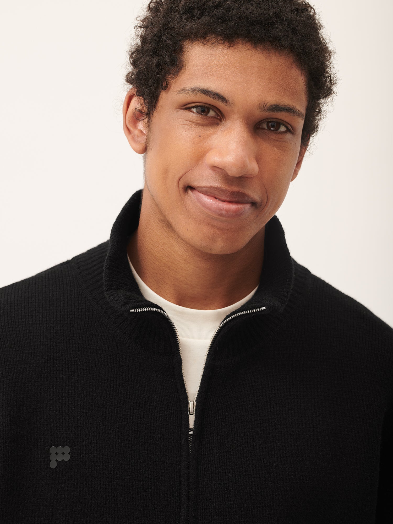 DNA_Recycled_Cashmere_Compact_Zipped_Sweater_Black_Male