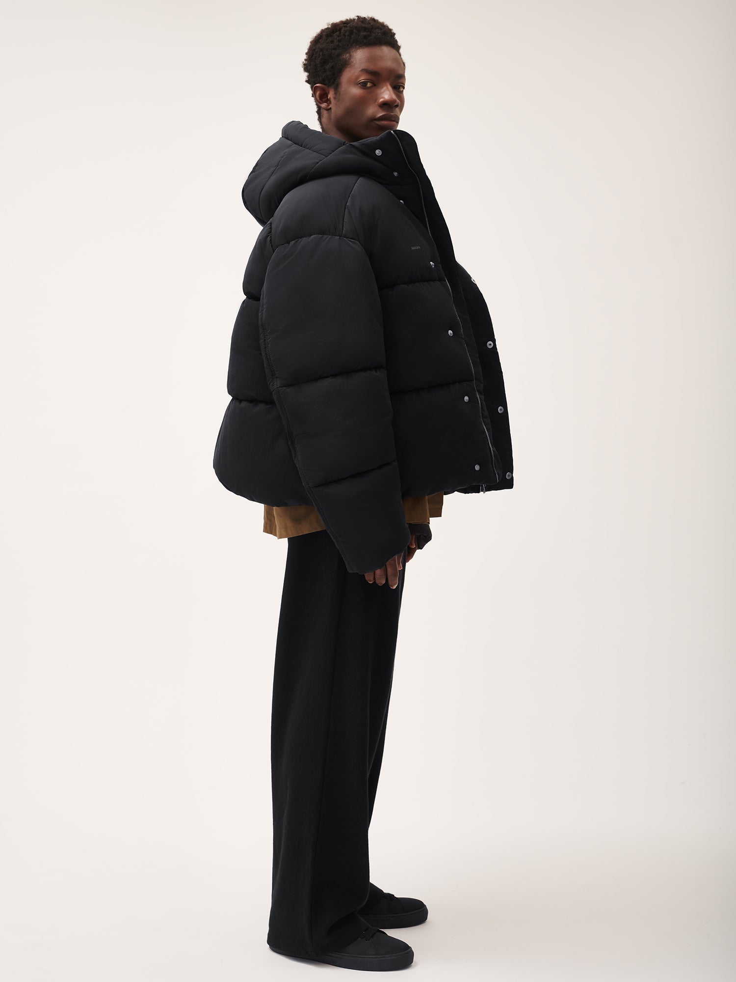 Mens_FLWRDWN_Recycled_Nylon_Short_Puffer_Black-male-3