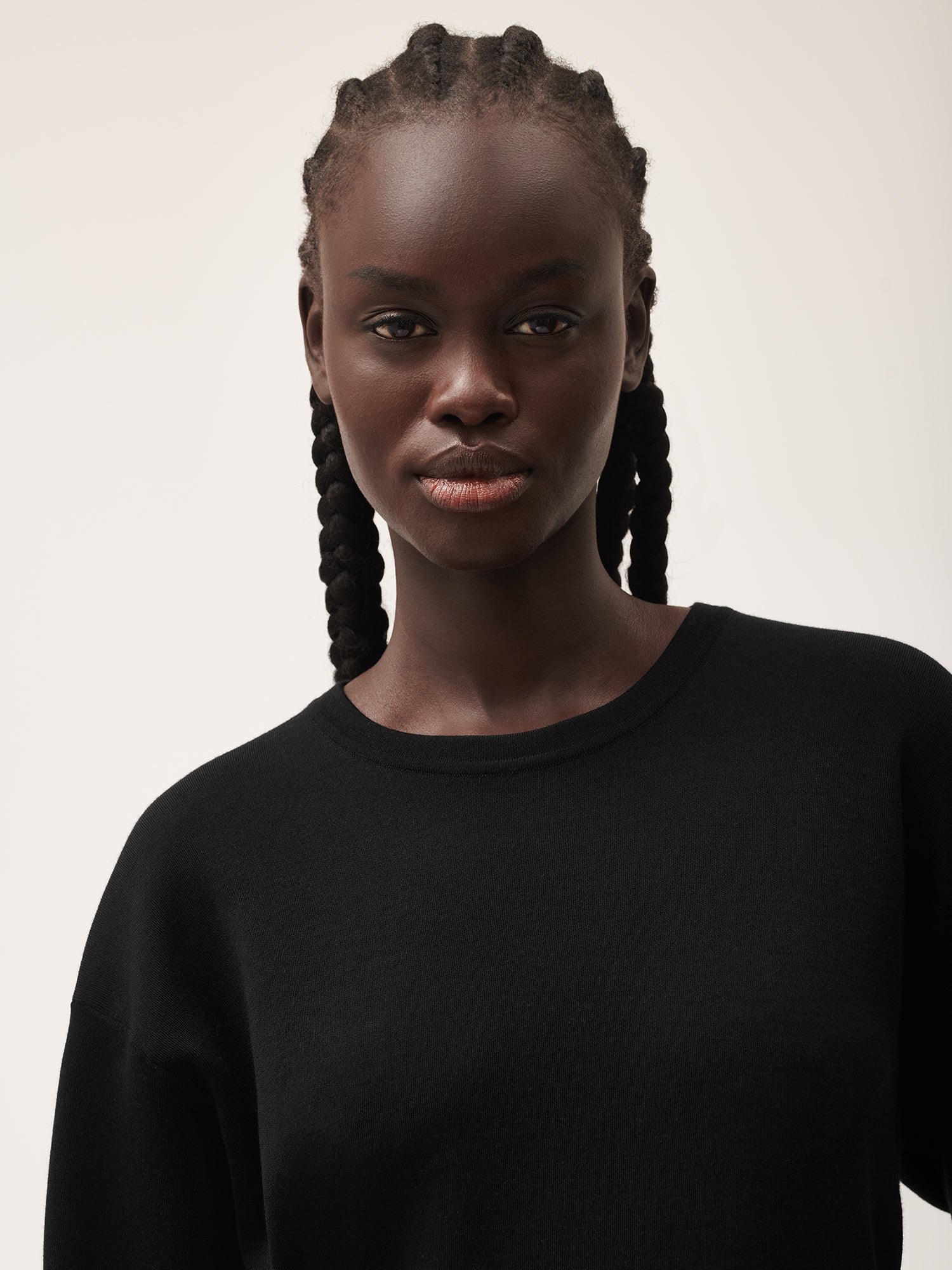 Merino_Knit_Crew_Neck_Black_female-3