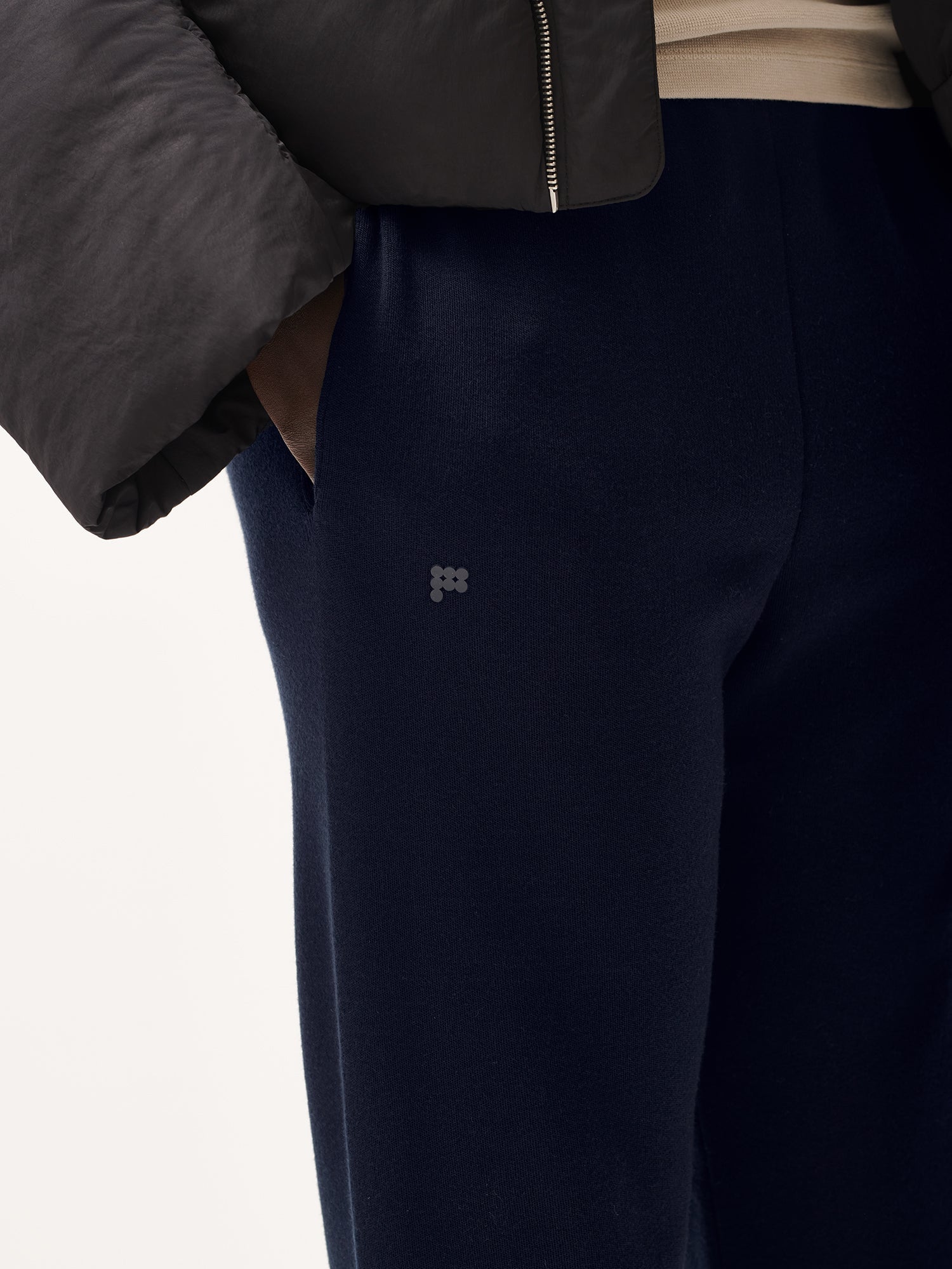 Merino_Knit_Slim_Fit_Pants_Navy_female-3