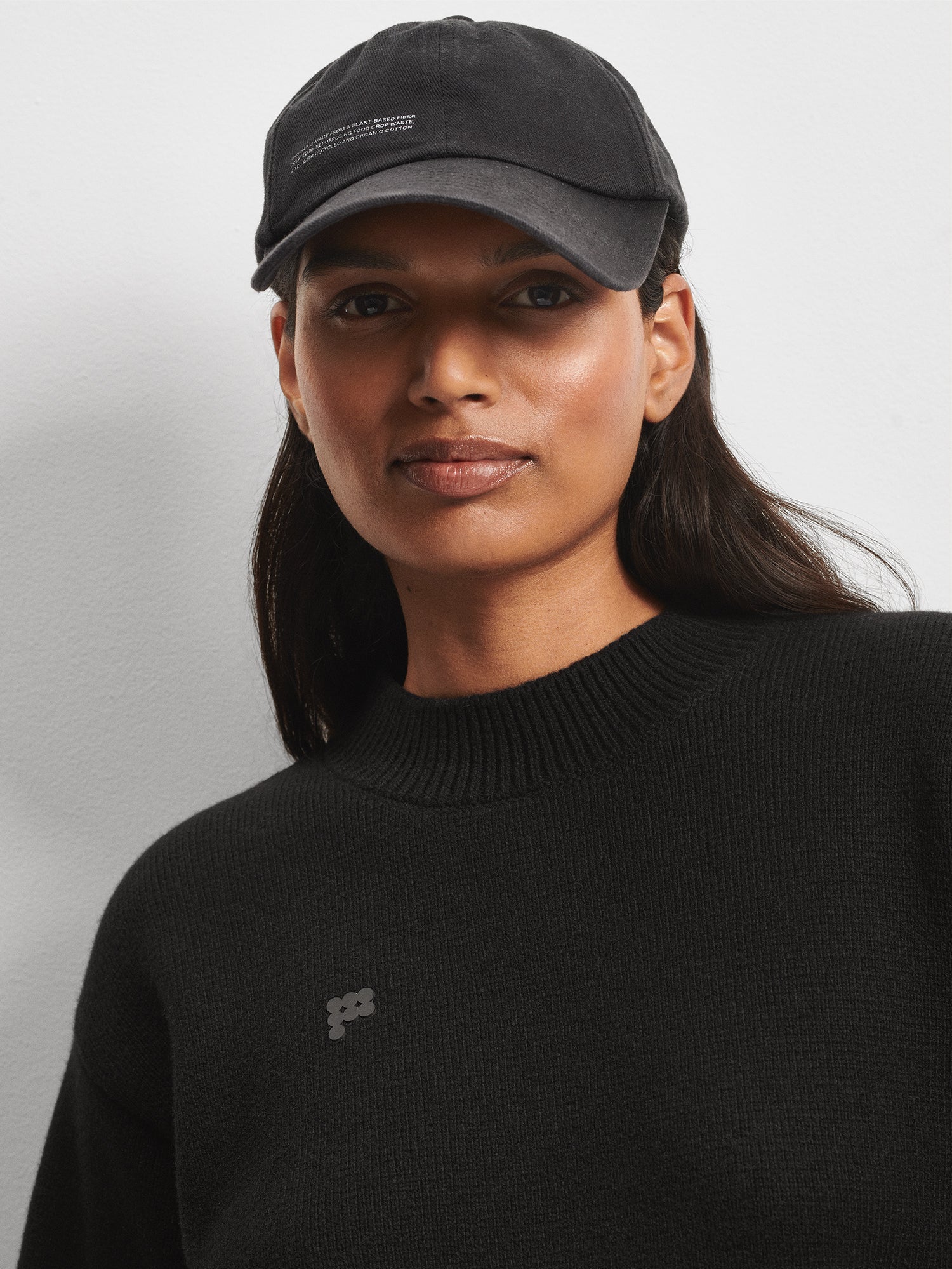 Womens_Recycled_Cashmere_Knit_Crew_Neck_Sweater_Black-female-3
