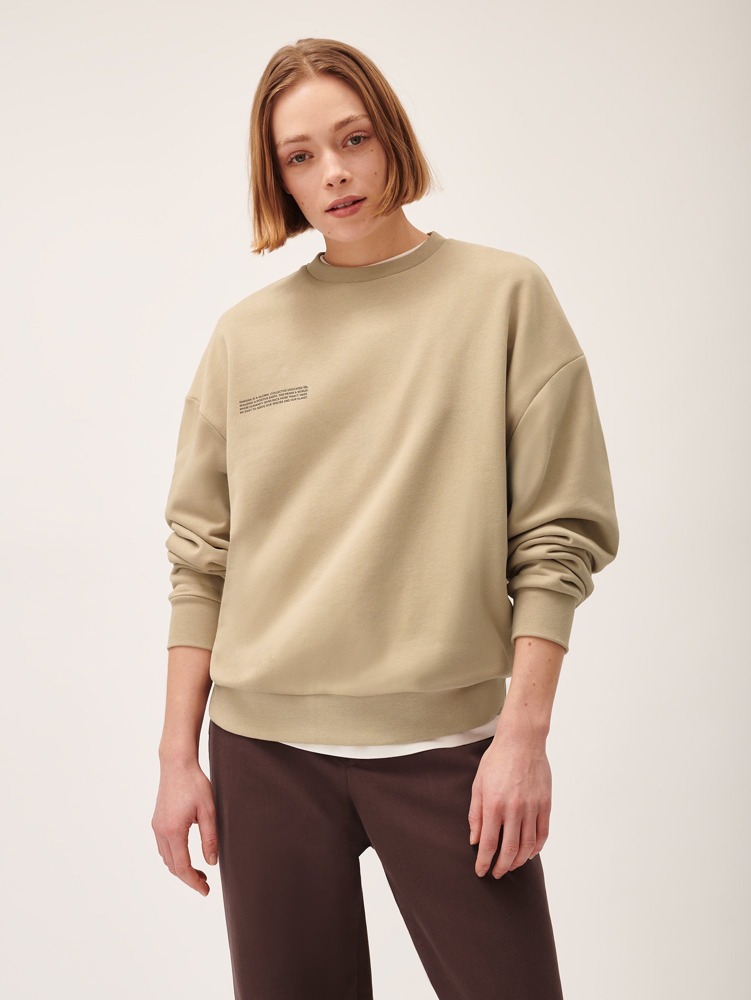 365_Midweight_Sweatshirt_Birch_Beige_female-1