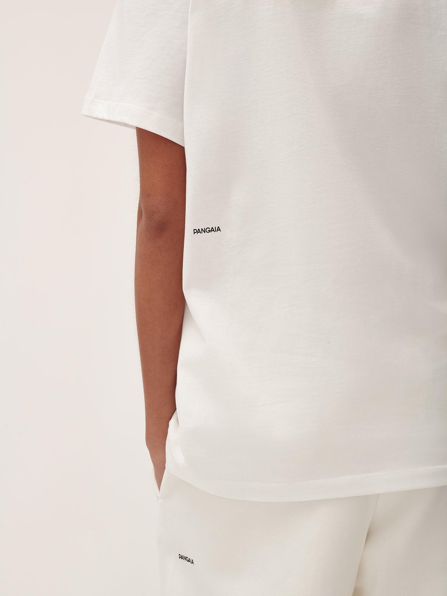 365_T-Shirt_Off_White_female-3