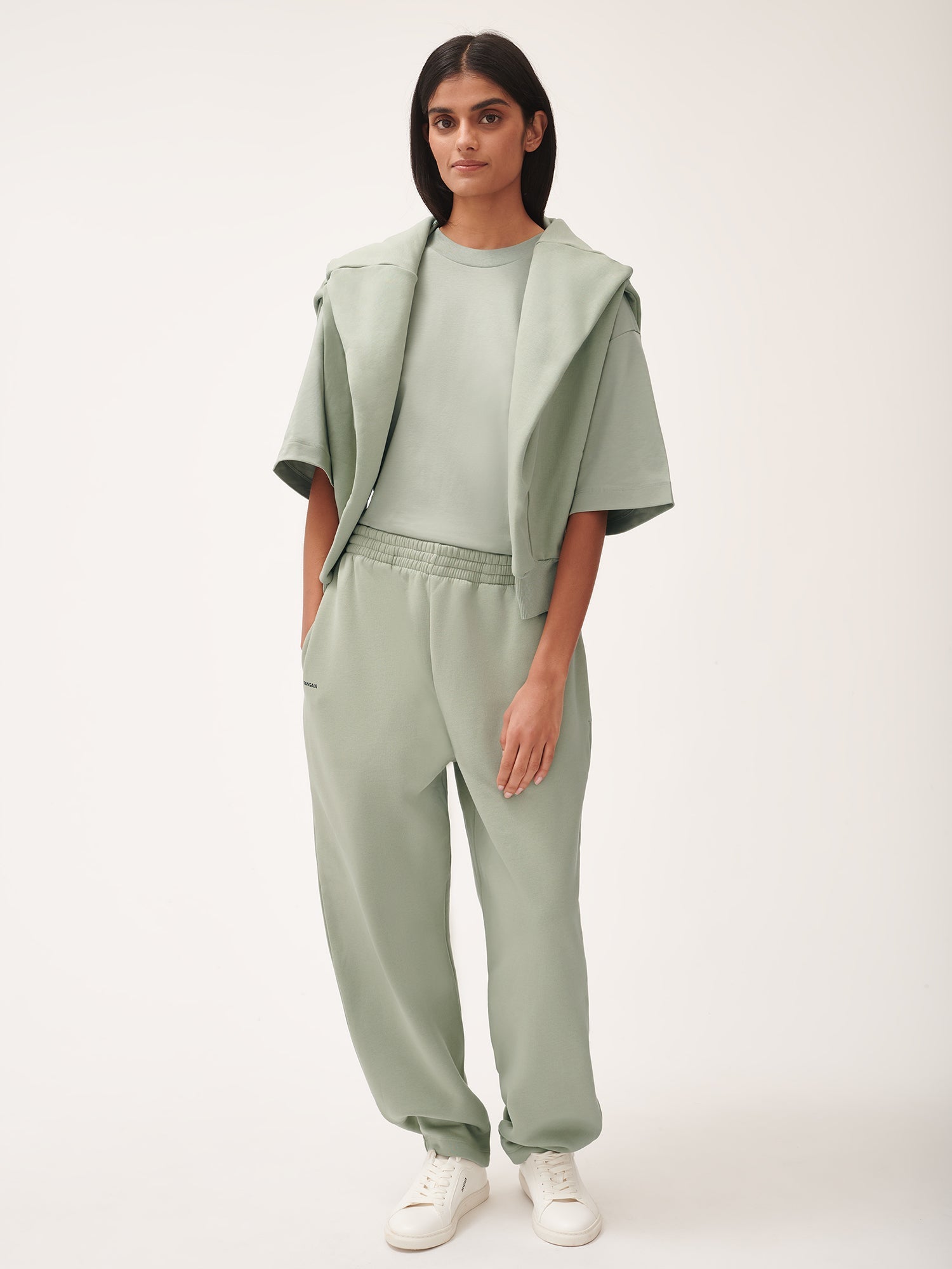 DNA_Barrel_Leg_Trackpants_Moss_Green_female-1
