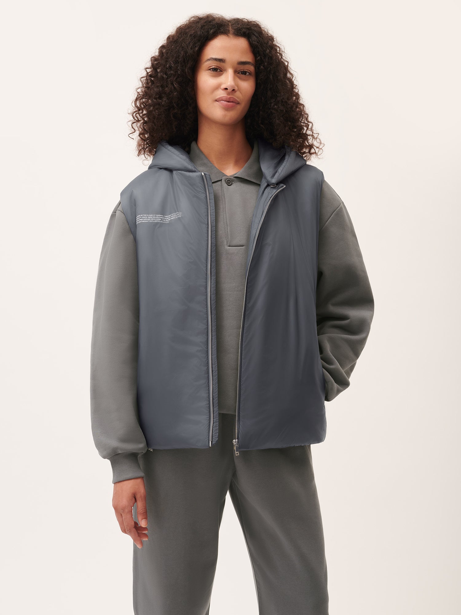 DNA_Flower_Warmth_Gilet__Atmosphere_Grey_female