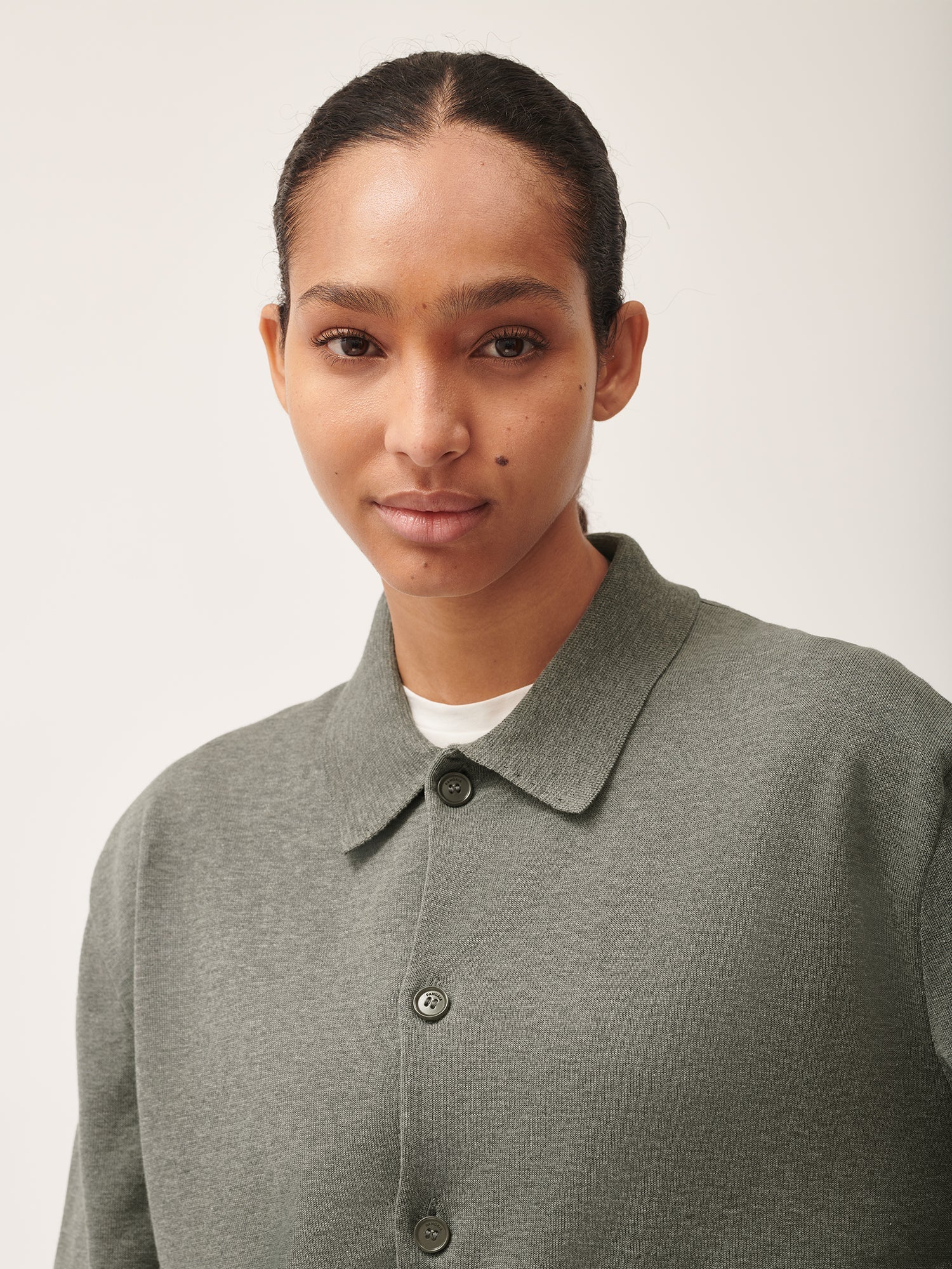 DNA_Knitted_Collared_Shirt_GreyMarl-female-3
