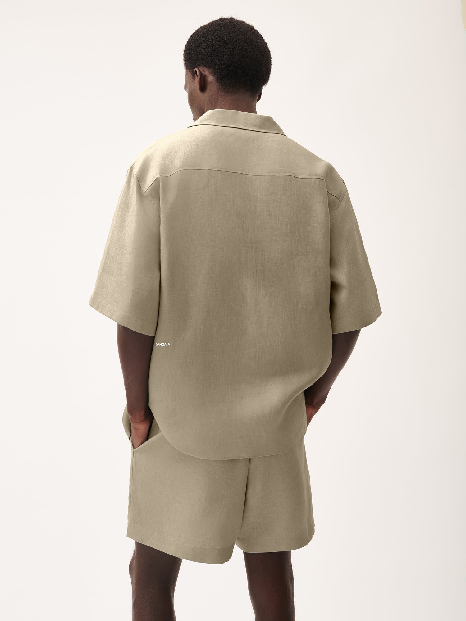 DNA_Linen_Camp_Collar_Cliff_Beige_Male-2