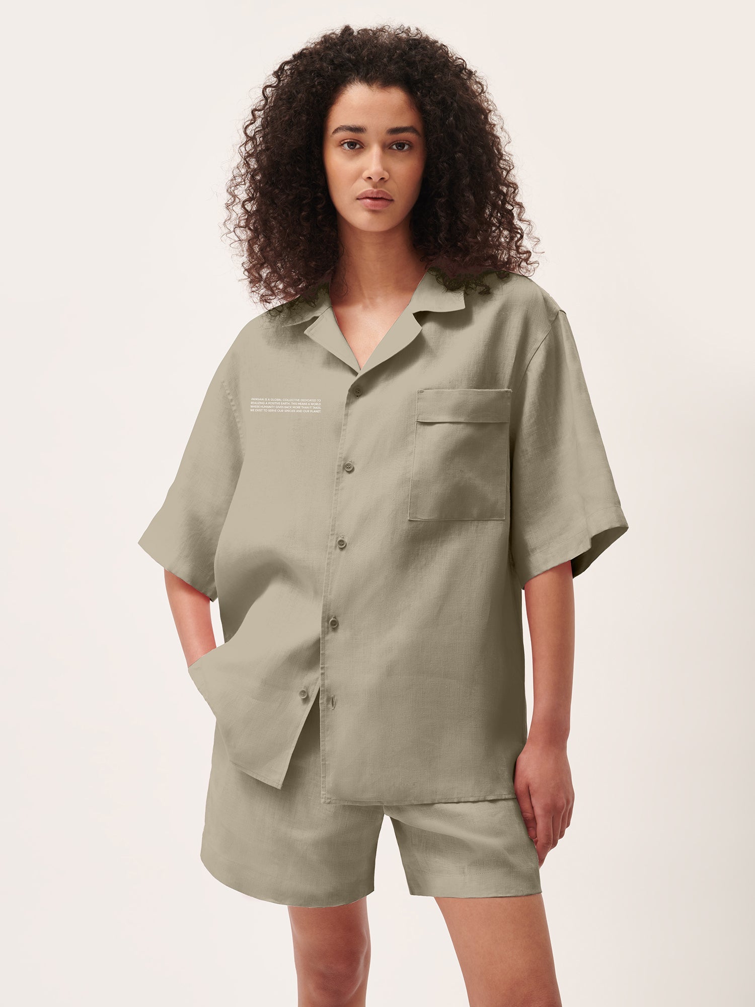 DNA_Linen_Camp_Collar_Cliff_Beige_female-1