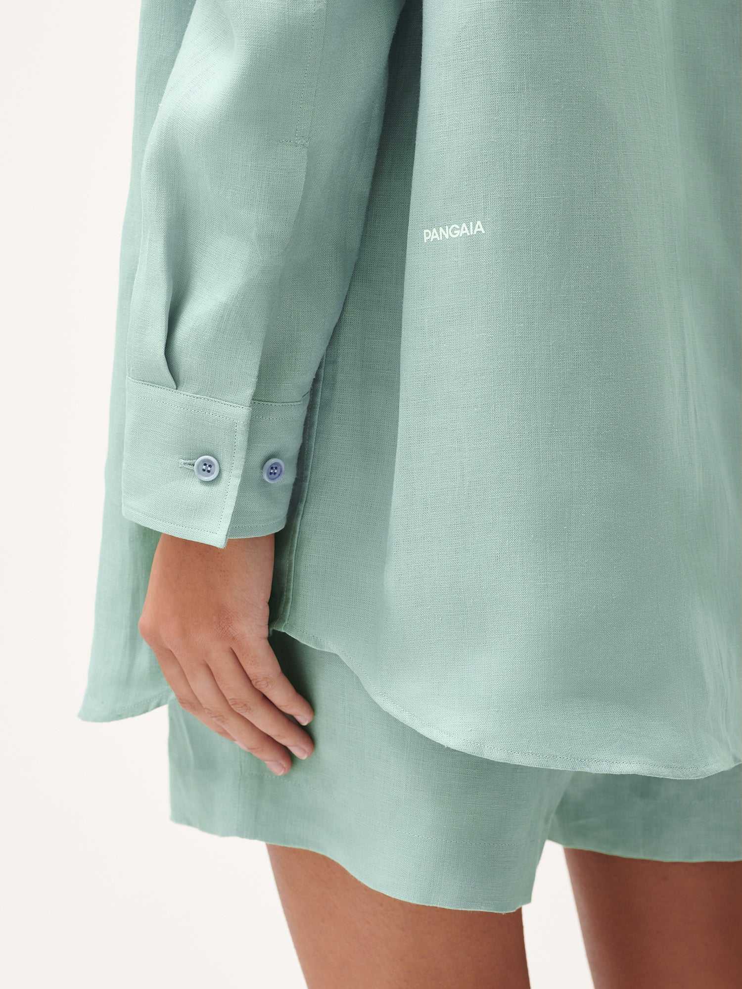 DNA_Linen_Collared_Long_Sleeve_Shirt_Eucalyptus_Blue_female-8