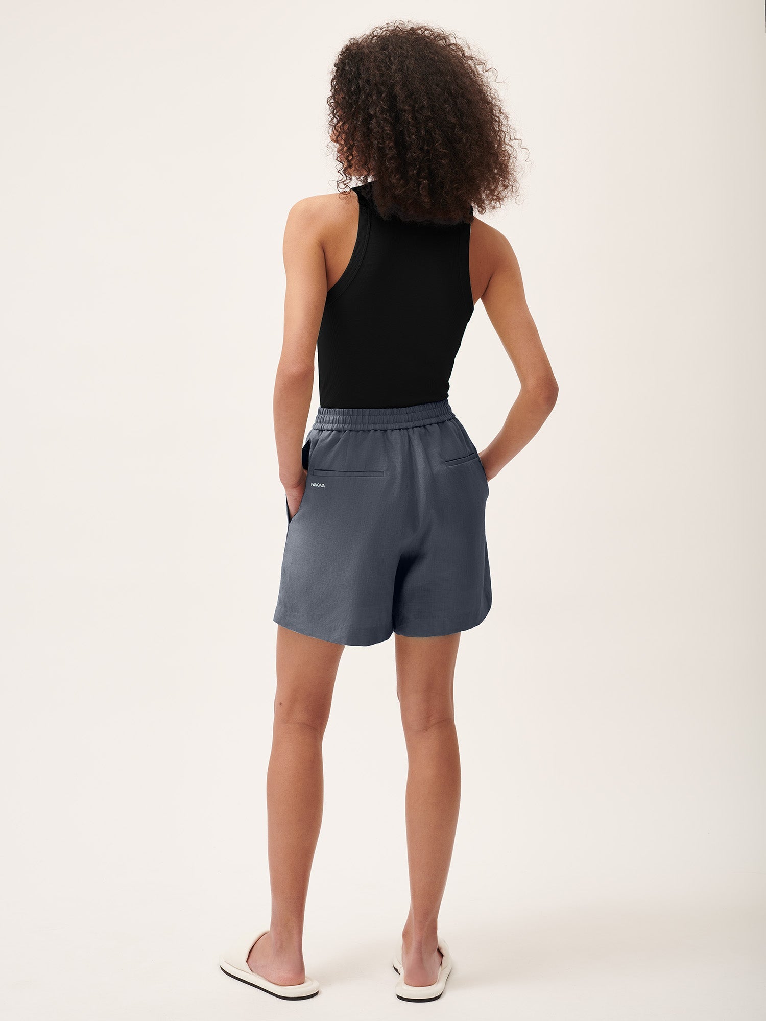 dna-linen-mid-length-shorts-atmosphere-greyfemale5