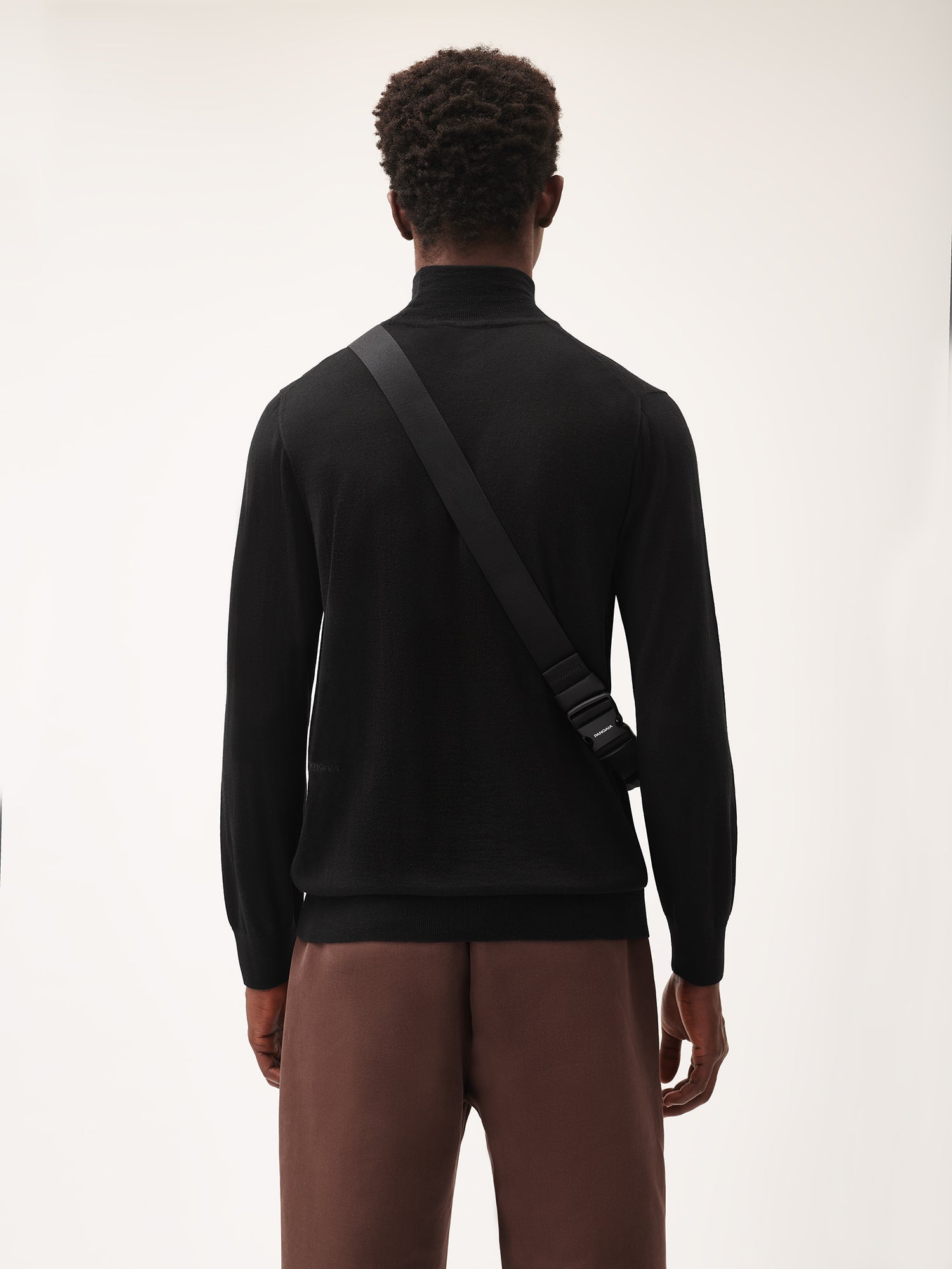 Mens_Merino_Knit_Turtle_Neck_Black-male-2