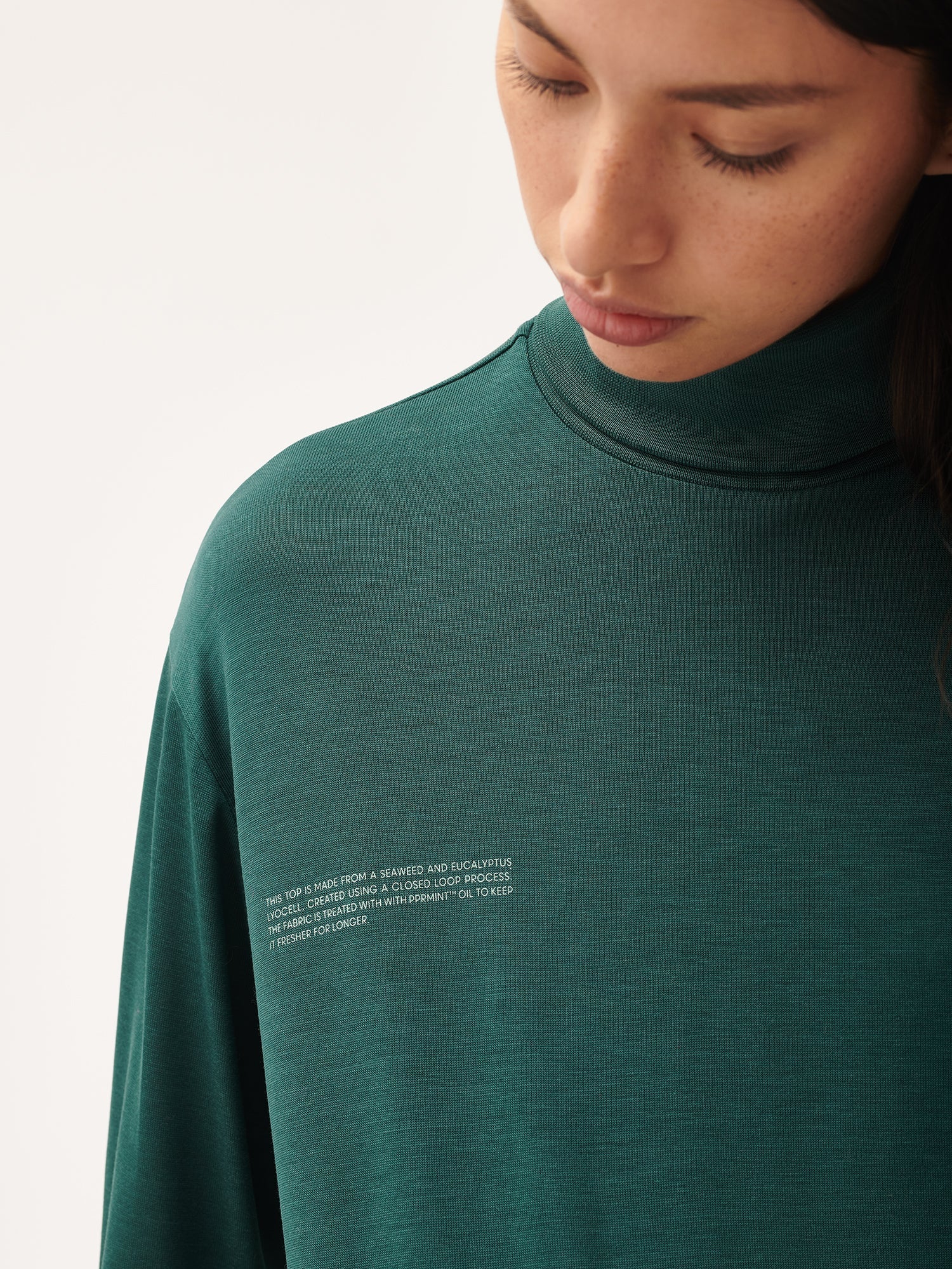 Womens_C-Fiber_Pure_Turtle_Neck_T-Shirt_Foliage_Green-3