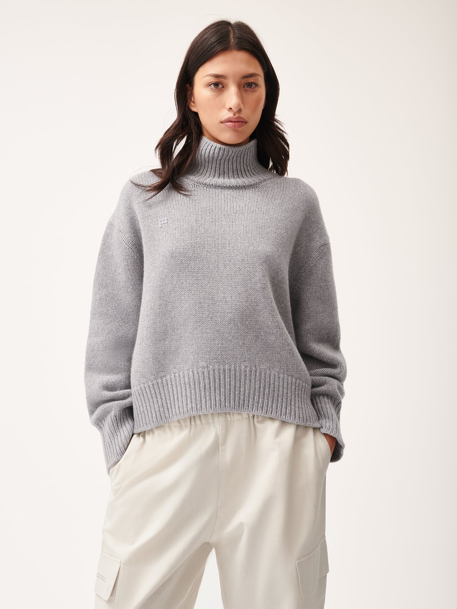 Womens_Recycled_Cashmere_Knit_Chunky_Turtleneck_Sweater_Grey_Marl-female-1