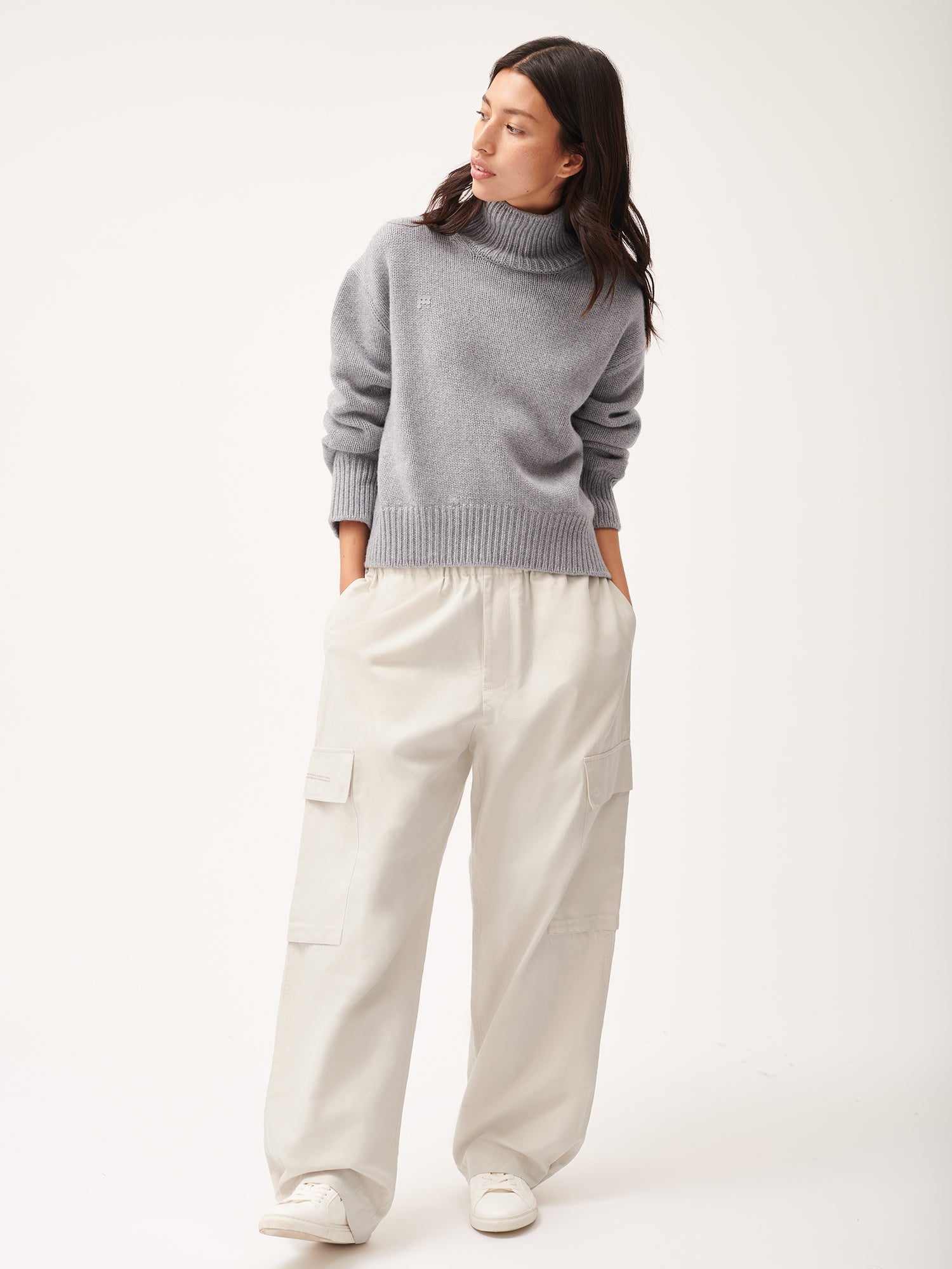 Womens_Recycled_Cashmere_Knit_Chunky_Turtleneck_Sweater_Grey_Marl-female-4