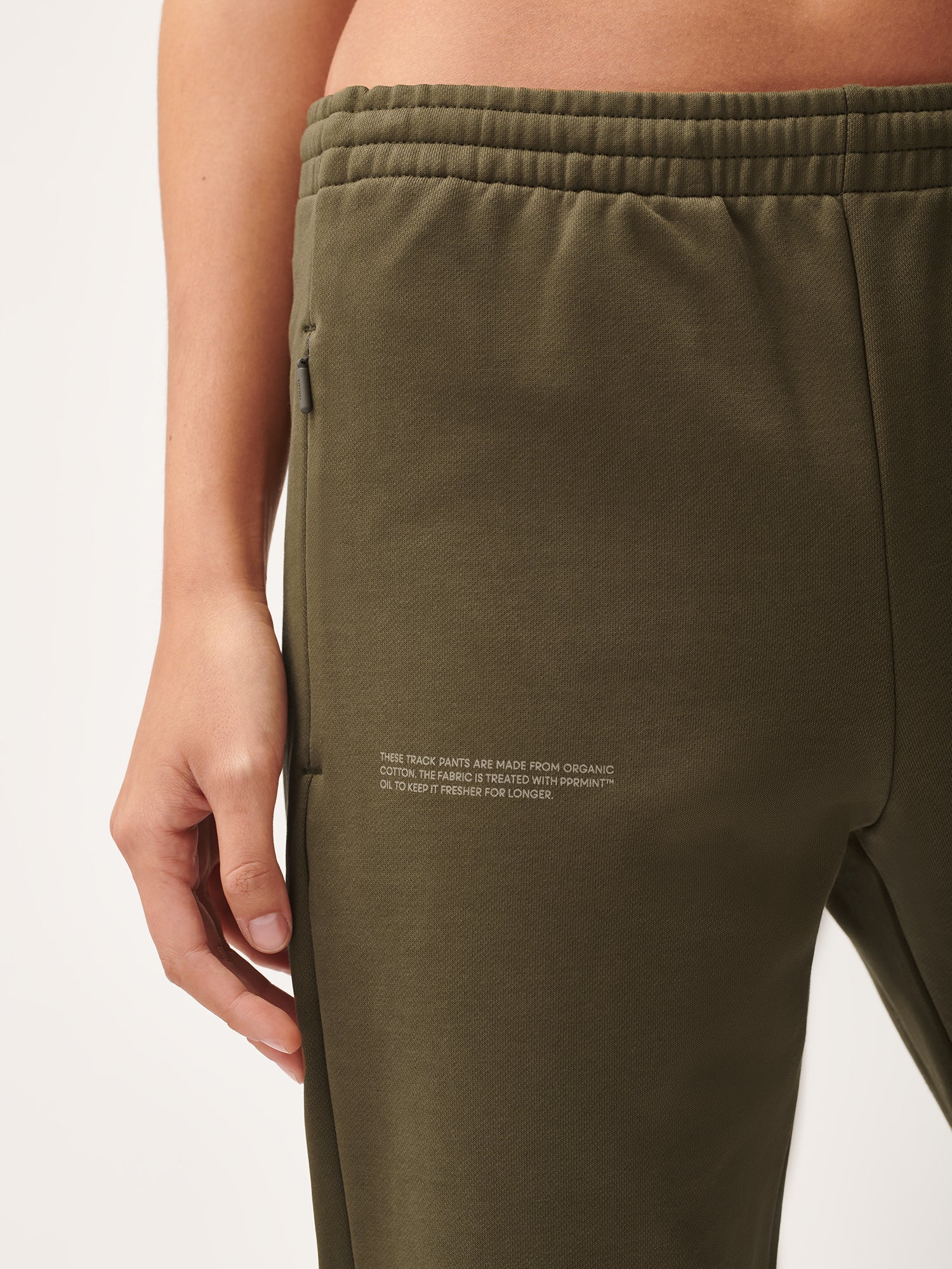 Womens_Tech_Jersey_Trackpants_Soil_Brown-4