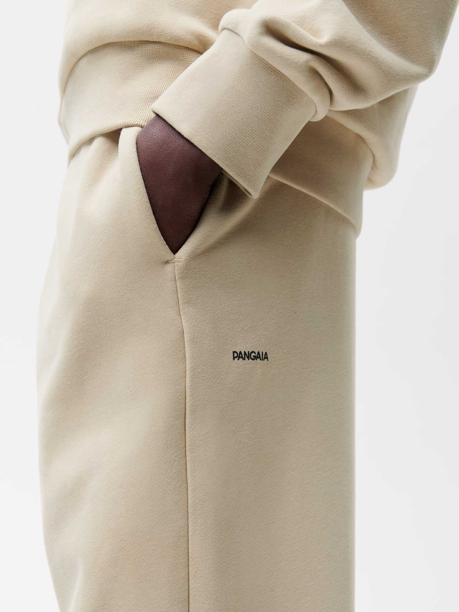 365-Trackpants-Maitake-Beige-Female-2