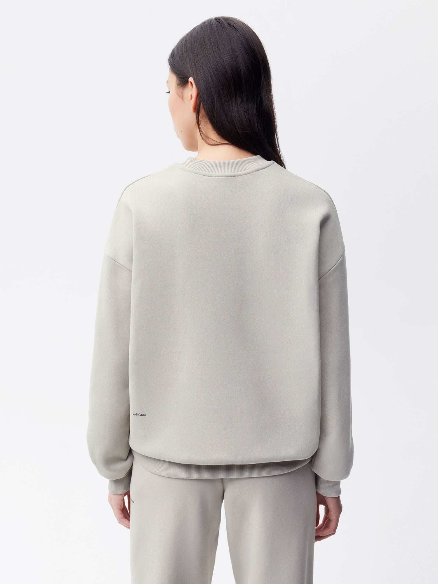 Signature-Sweatshirt-Stone-Female-3